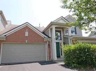 649 Creekside Cir, Gurnee, IL 60031