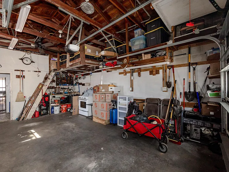 2524 W Leroy St — Photo 25