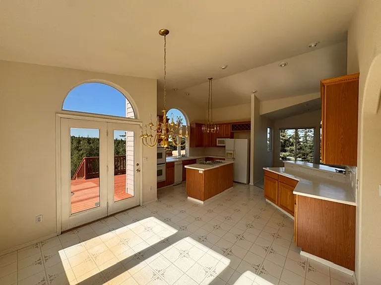 10100 Zermatt Cir — Photo 8