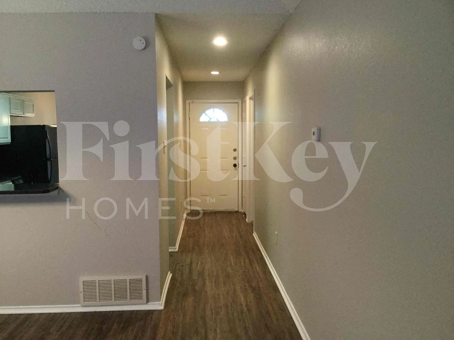 3 bed, 2.0 bath, 1424 sqft, $1,805 — Photo 2