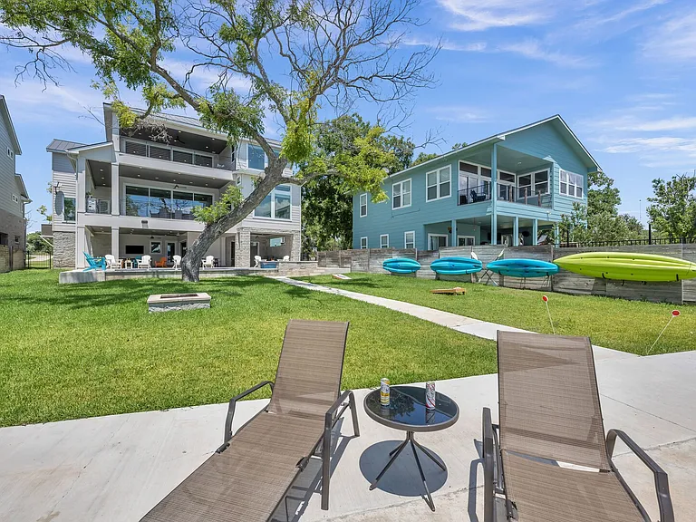 Campa Pajama Ln — Photo 62