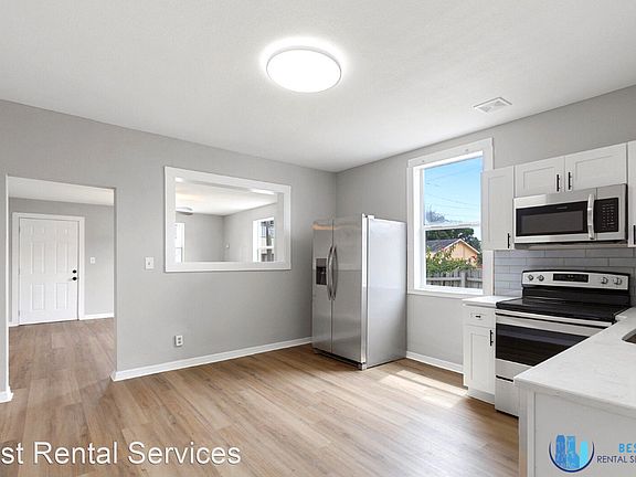 4th image of 2406 E Clark St #1