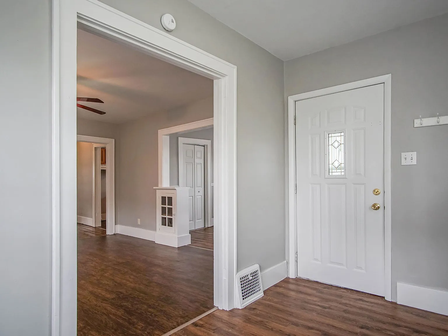 Charming 2-Bedroom Home in Mishawaka - Fenced Yard & Central Air! — Photo 2