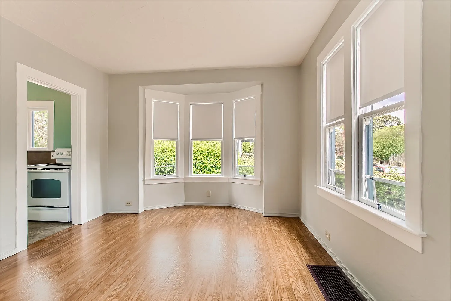 3 bed, 1.0 bath, 850 sqft, $2,289 — Photo 4