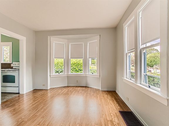 4th image of 4861 SE 64th Ave
