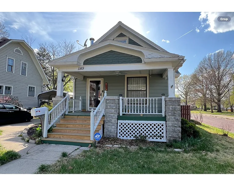 1149 SW College Ave — Photo 2