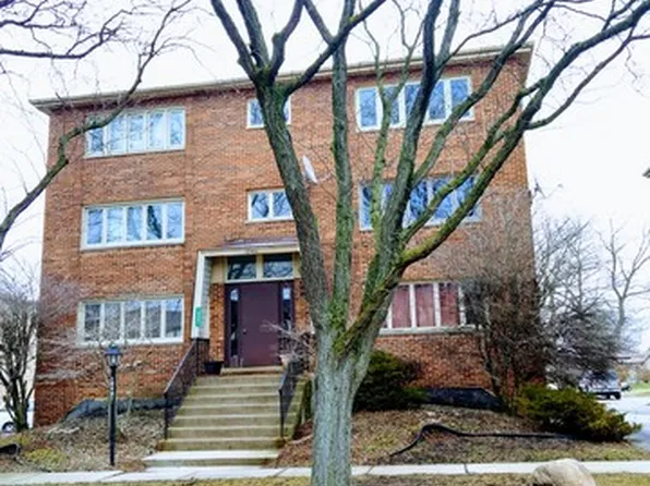 10401 Sheffield Dr #3, Palos Hills, IL 60465
