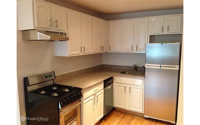 Rented by Douglas Elliman | media 14