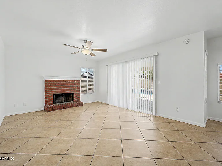 7637 W North Ln — Photo 7