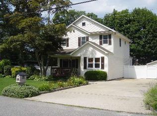 75 Rutgers Ln, Huntington, NY 11743