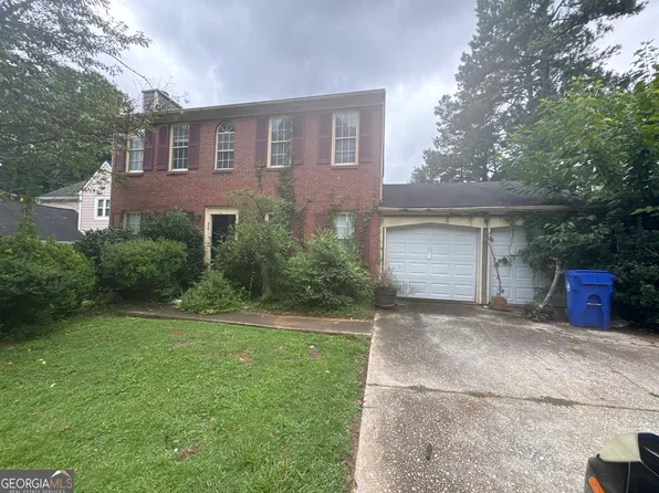585 Woodcrest Manor Dr, Stone Mountain, GA 30083