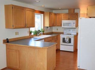 1096 Ellie Ln, Camano Island, WA 98282