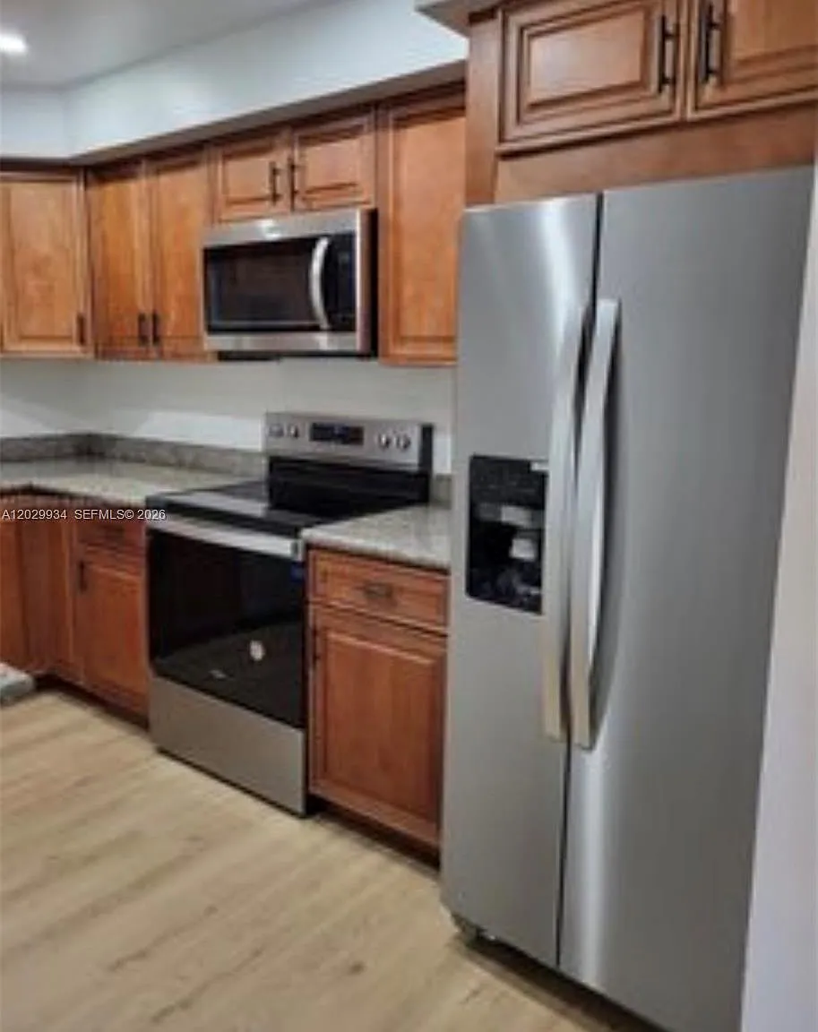 Vista Gardens I Condo — Photo 4