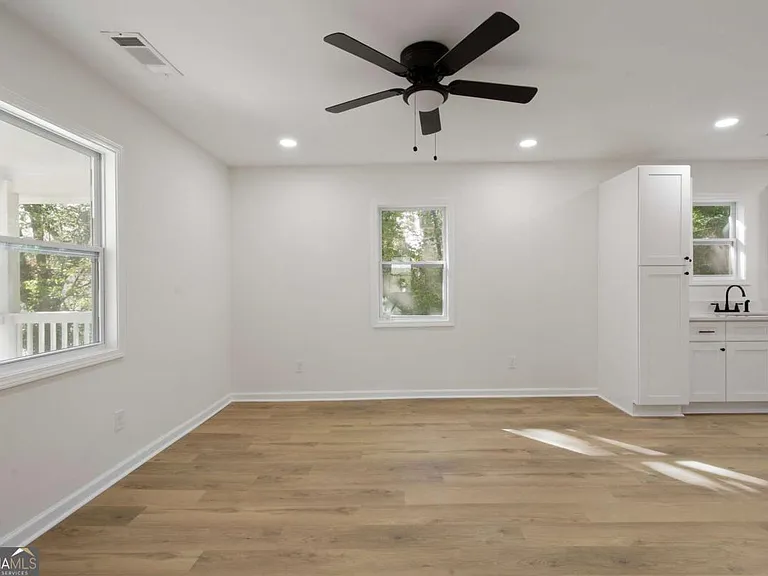1015 Sims St SW — Photo 13