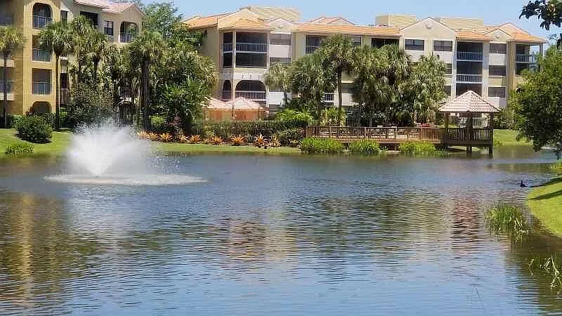 300 Uno Lago Dr #103