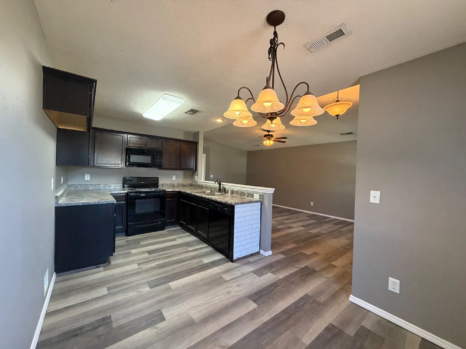 3 bed, 2.0 bath, $1,525 — Photo 3