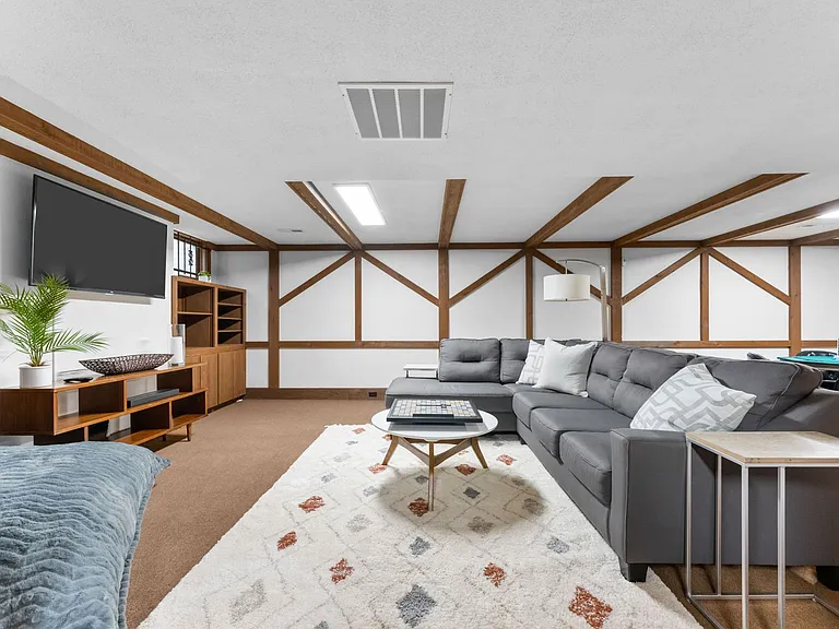 990 W Parkhill Dr — Photo 76