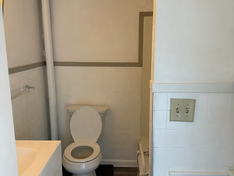 2 Lincoln Ave — Photo 2