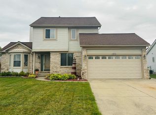 49173 Pine Glen Dr, Chesterfield, MI 48051