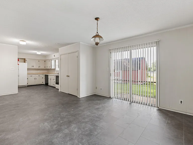 4918 Fairbrook Ave — Photo 6