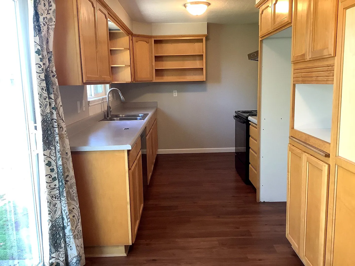 Freshly Updated 2-Bedroom 1-Bathrrom duplex — Photo 4