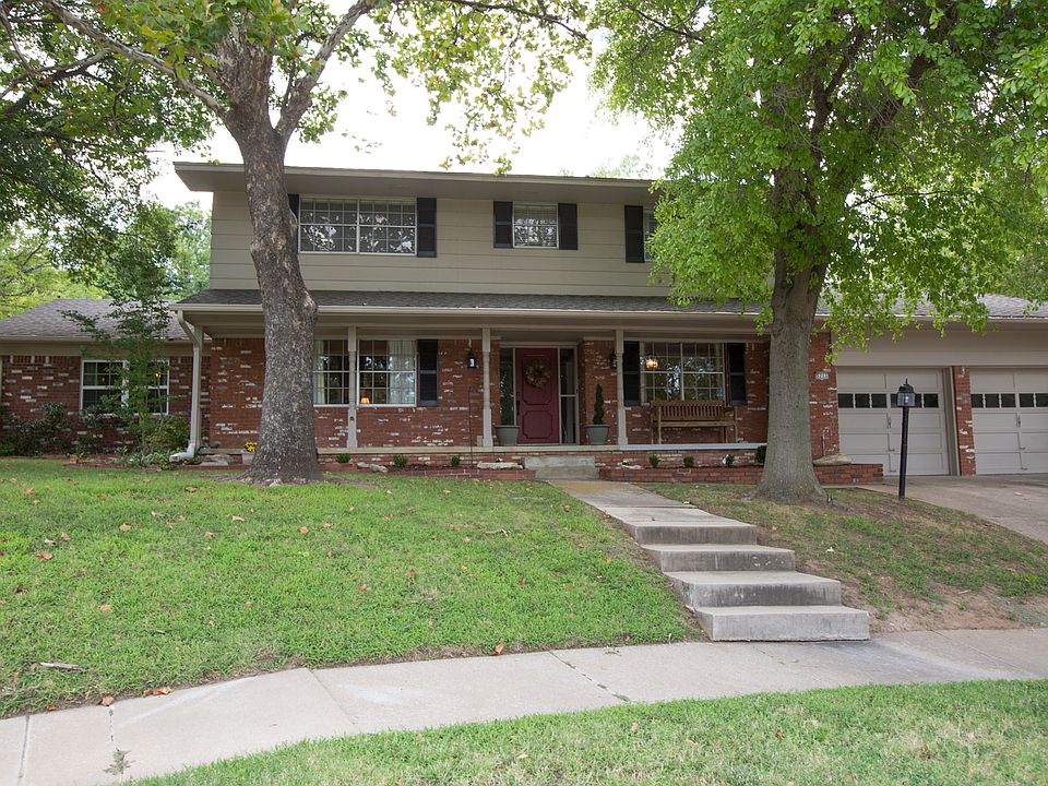 Exterior on Culdesac with sidewalks.