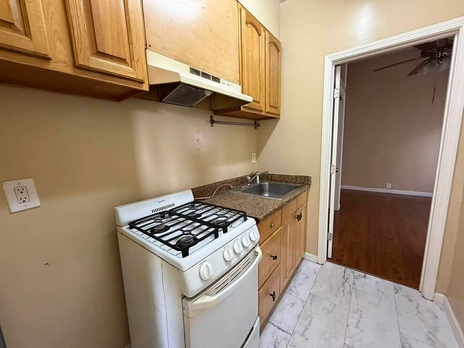 1 bed, 5000 sqft, $1,650 — Photo 4