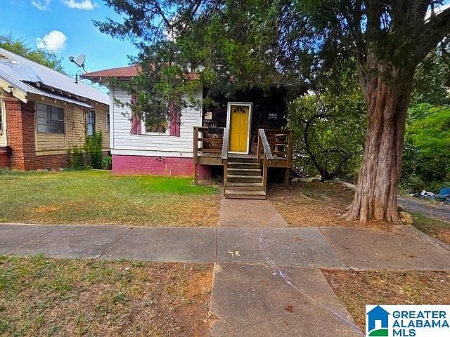 1st image of 526 Oak Pl