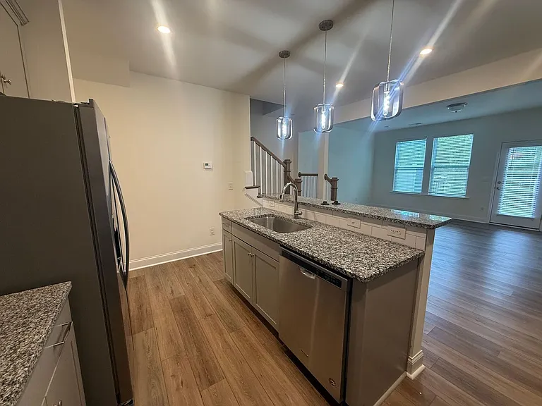 1424 Crest Creek Ct — Photo 6