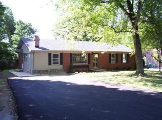 110 Sherwood Dr, Hopkinsville, KY 42240