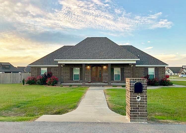 Stunning home on 0.58 acre!