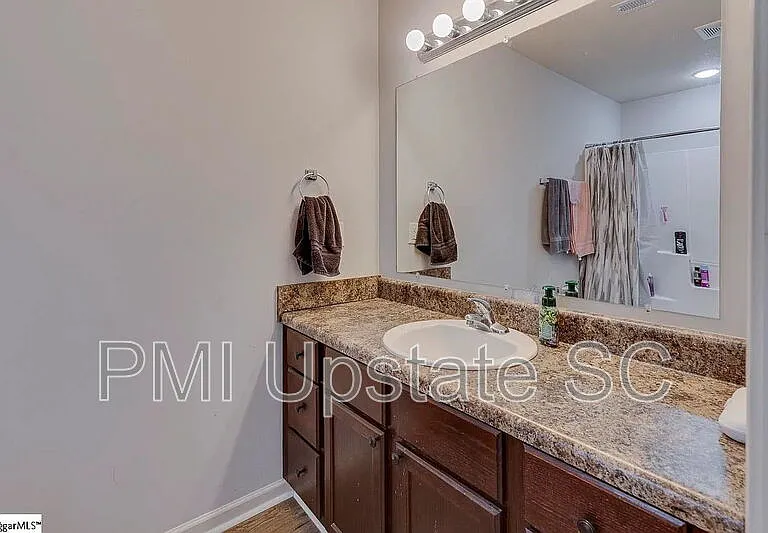 1122 E Lee Rd — Photo 17