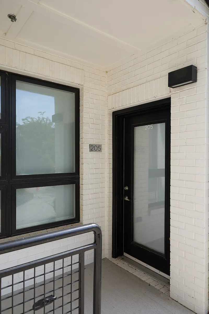 Building Photo - 542 Southgate Ave #205