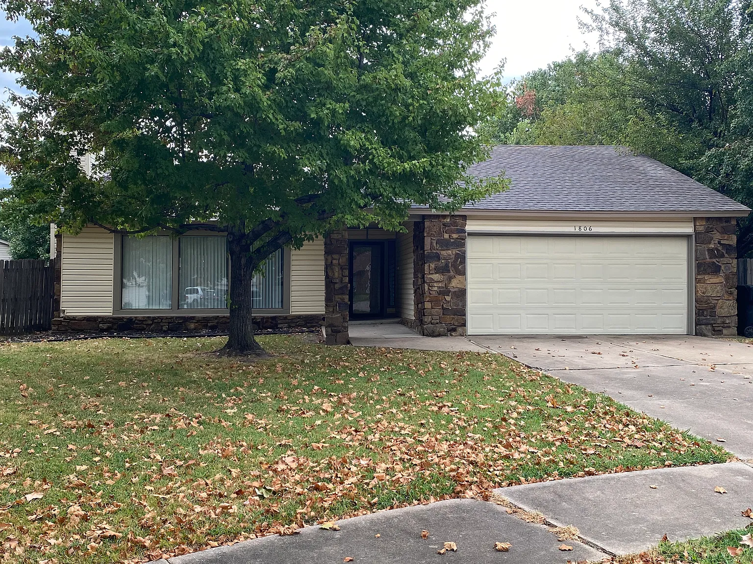 3 bed, 1633 sqft, $1,749 — Photo 2
