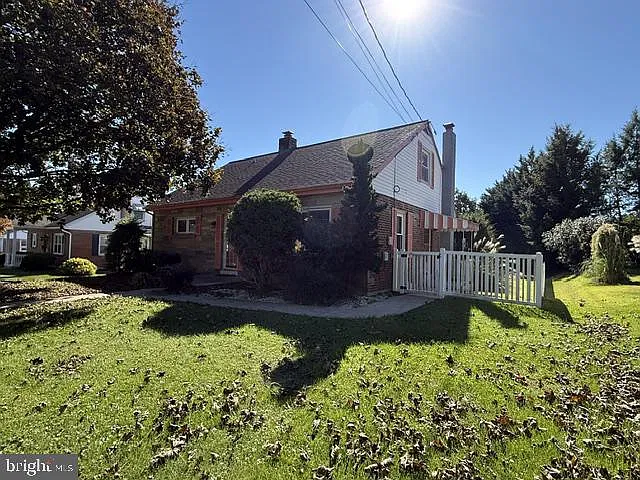 4 bed, 1.5 bath, 1704 sqft, $1,995 — Photo 3