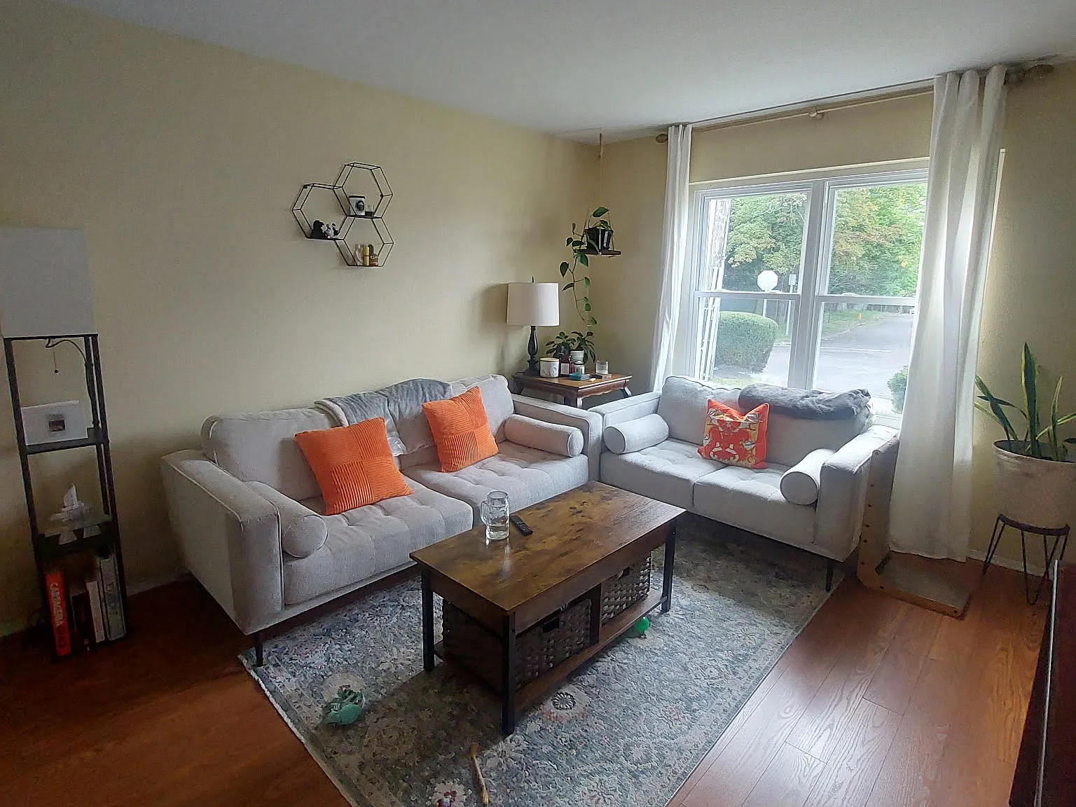 2 bed, 1.5 bath, 1300 sqft, $2,450 — Photo 4