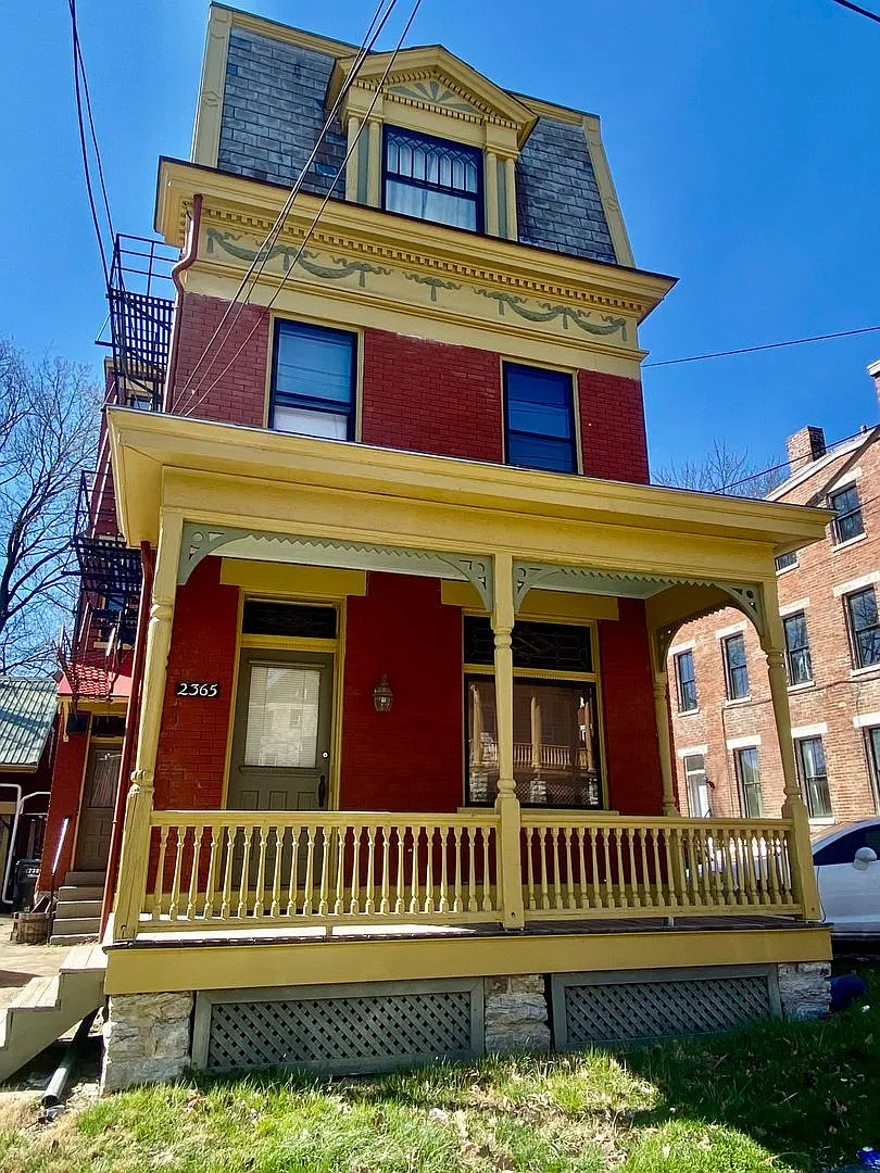 2365 Victor St — Photo 1
