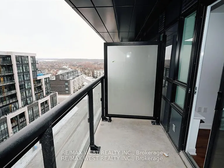 395 Dundas St W #822 — Photo 17