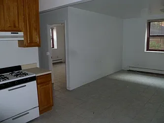 Rented by Robyn Lee, LREB