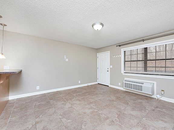 4th image of 312 2nd St #15