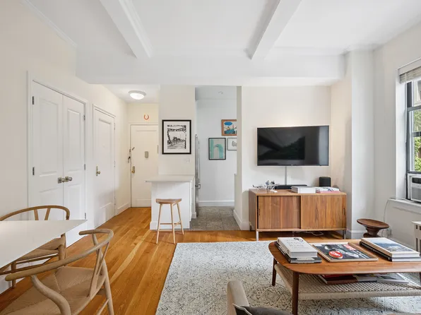 599 West End Avenue image 3 of 15