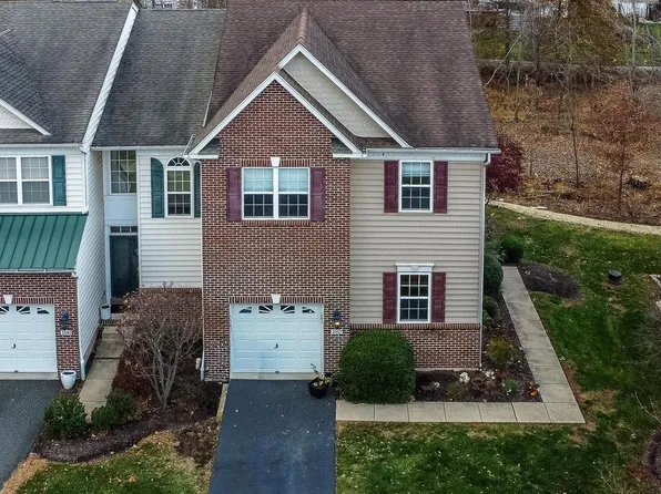 1042 Rosemont Ter, Pennsburg, PA 18073
