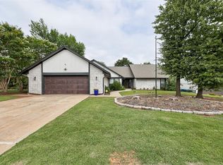 2404 Brookhaven Dr, Edmond, OK 73034