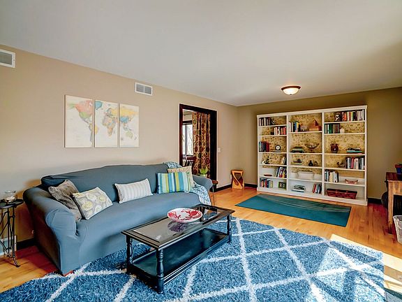 4th image of 2738 Tower Hill Dr