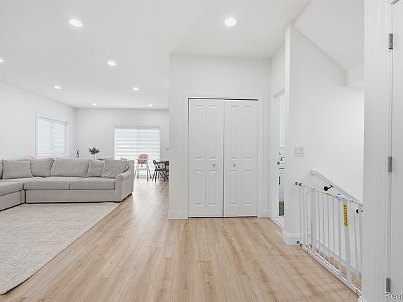 5th image of 22732 Cleveland St