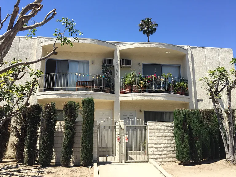 11601 Burbank Blvd #2 — Photo 9