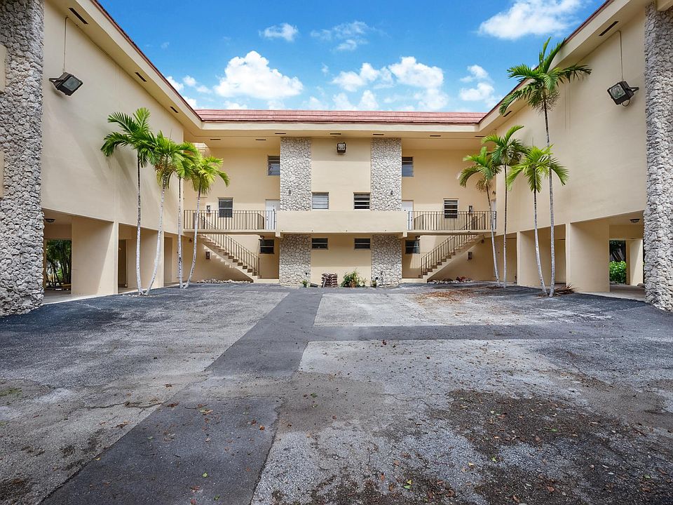 1st image of 11 Edgewater Dr APT 6