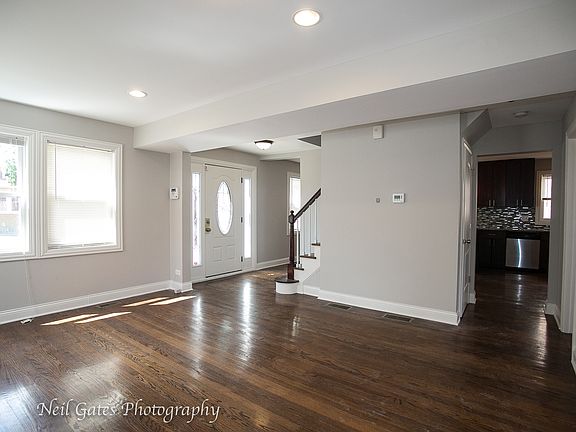 5th image of 9051 S May St
