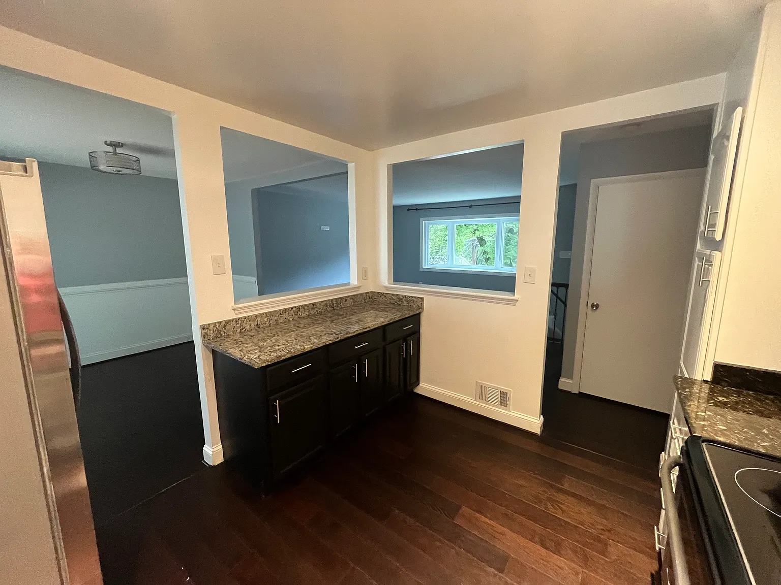 3 bed, 1250 sqft, $3,150 — Photo 3