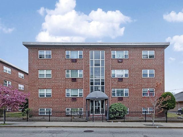 1st image of 118 Edgemere Rd APT 11